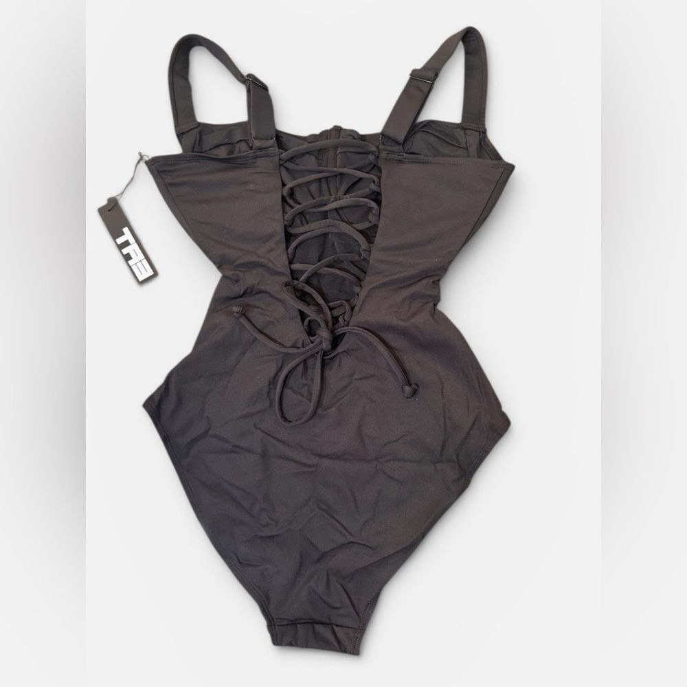 Black One-Piece Underwire Swimsuit - Picture 2 of 7